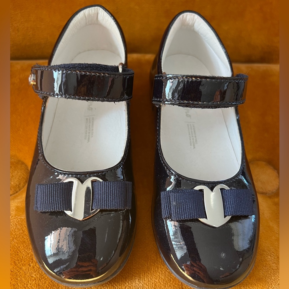 Beautiful navy blue patent leather girl shoes size 26